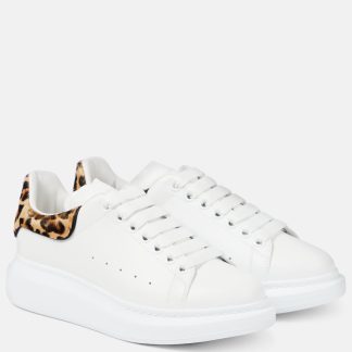 Designer kaufen Alexander McQueen Übergroße Leder-Sneakers mit Leopardenmuster Weiß