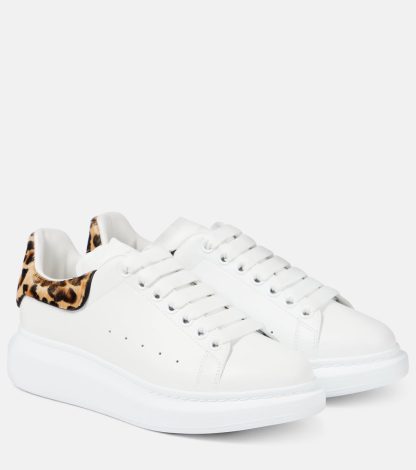 Designer kaufen Alexander McQueen Übergroße Leder-Sneakers mit Leopardenmuster Weiß